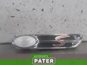 Gebruikte Richtingaanwijzer links Mini Mini Cooper S (R53) 1.6 16V Prijs € 31,50 Margeregeling aangeboden door Autoparts Pater