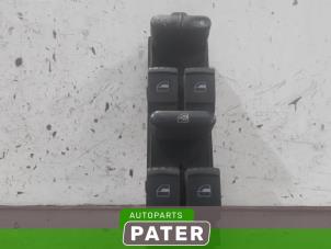 Gebruikte Combischakelaar ramen Volkswagen Passat (3B3) 1.6 Prijs € 26,25 Margeregeling aangeboden door Autoparts Pater