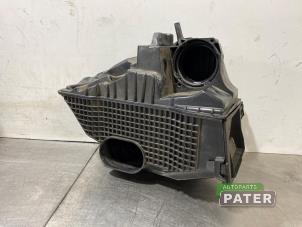 Gebruikte Luchtfilterhuis Renault Clio IV (5R) 1.6 Turbo 16V RS 200 EDC Prijs € 52,50 Margeregeling aangeboden door Autoparts Pater