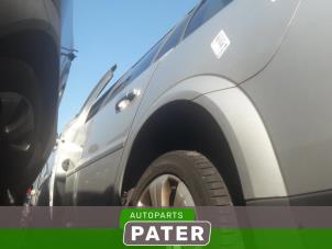 Gebruikte Portier 4Deurs links-achter Opel Vectra C Caravan 2.2 DIG 16V Prijs € 78,75 Margeregeling aangeboden door Autoparts Pater