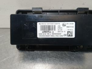 Gebruikte Telefoon Module Peugeot 208 I (CA/CC/CK/CL) 1.2 Vti 12V PureTech 82 Prijs € 73,50 Margeregeling aangeboden door Autoparts Pater