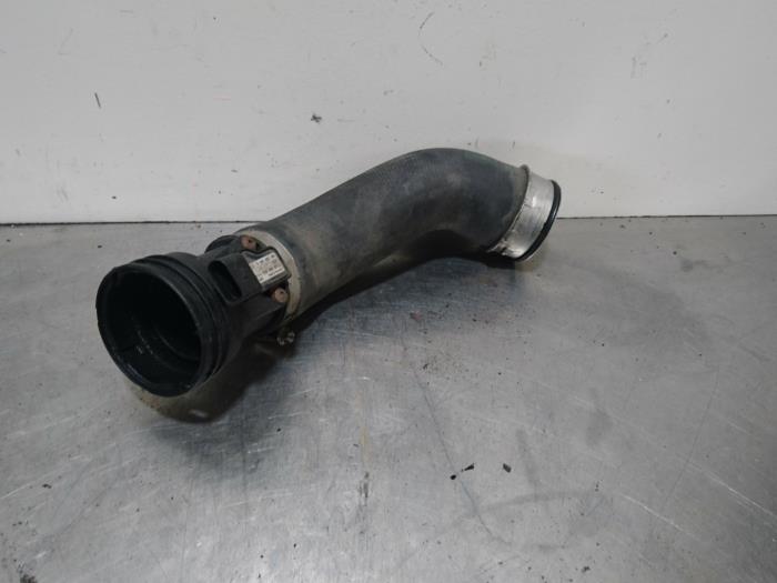 Gebruikte Intercooler Buis Volkswagen Transporter/Caravelle T5 2.5 TDi Prijs € 15,89 Inclusief btw aangeboden door Autoparts Pater