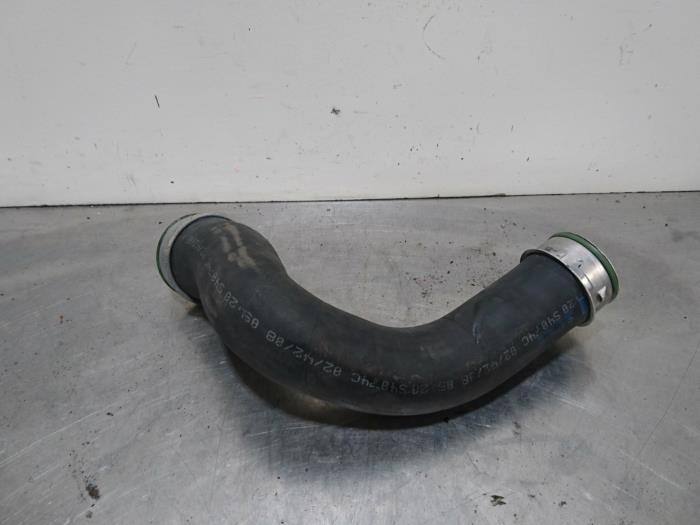 Gebruikte Intercooler Slang Volkswagen Transporter/Caravelle T5 2.5 TDi Prijs € 12,71 Inclusief btw aangeboden door Autoparts Pater