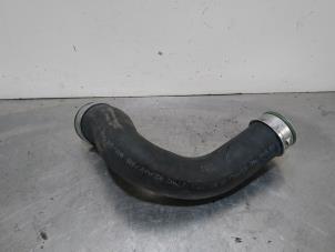 Gebruikte Intercooler Slang Volkswagen Transporter/Caravelle T5 2.5 TDi Prijs € 12,71 Inclusief btw aangeboden door Autoparts Pater