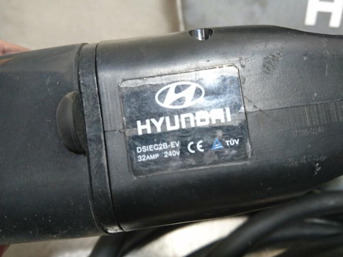 Oplaadkabel hybride van een Hyundai Ioniq Electric 2018