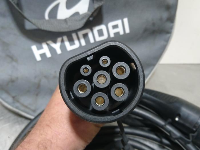 Oplaadkabel hybride van een Hyundai Ioniq Electric 2018