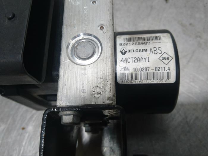 Gebruikte ABS Pomp Renault Twingo II (CN) 1.2 16V Prijs € 26,25 Margeregeling aangeboden door Autoparts Pater