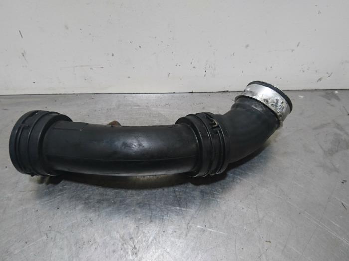 Gebruikte Intercooler Buis Volkswagen Transporter/Caravelle T5 2.5 TDi Prijs € 44,47 Inclusief btw aangeboden door Autoparts Pater