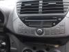 Radio CD Speler van een Nissan Pixo (D31S), 2009 1.0 12V, Hatchback, Benzine, 996cc, 50kW (68pk), FWD, K10B, 2009-03, HFD31S 2010