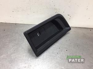 Gebruikte AUX/USB aansluiting BMW 4 serie Gran Coupe (F36) 418i 1.5 TwinPower Turbo 12V Prijs € 26,25 Margeregeling aangeboden door Autoparts Pater