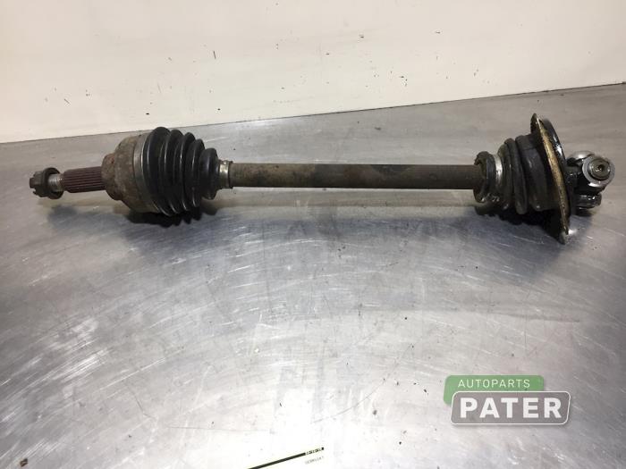 Gebruikte Aandrijfas links-voor Renault Trafic New (FL) 1.9 dCi 100 16V Prijs € 25,41 Inclusief btw aangeboden door Autoparts Pater