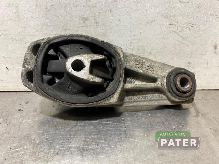 Gebruikte Versnellingsbak Steun Citroen C4 Cactus (0B/0P) 1.6 Blue Hdi 100 Prijs € 21,00 Margeregeling aangeboden door Autoparts Pater