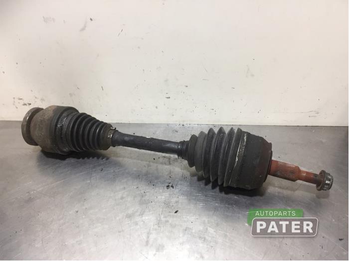 Gebruikte Aandrijfas links-voor Volkswagen Transporter T5 2.5 TDi PF Prijs € 44,47 Inclusief btw aangeboden door Autoparts Pater