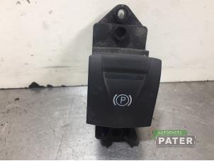Gebruikte Handrem schakelaar Renault Megane III Grandtour (KZ) 1.5 dCi 110 Prijs € 26,25 Margeregeling aangeboden door Autoparts Pater