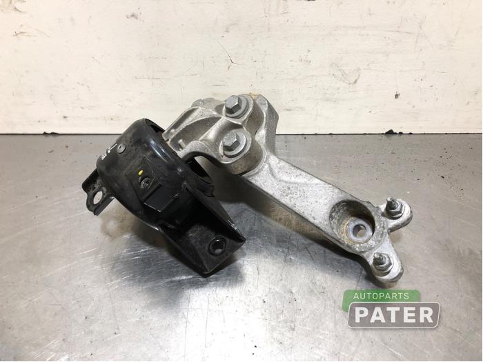 Gebruikte Versnellingsbak Steun Opel Mokka/Mokka X X 1.4 Turbo 16V 4x2 Prijs € 21,00 Margeregeling aangeboden door Autoparts Pater