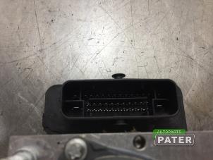 ABS Pomp van een Volkswagen Polo V (6R) 1.4 TDI DPF BlueMotion technology 2015
