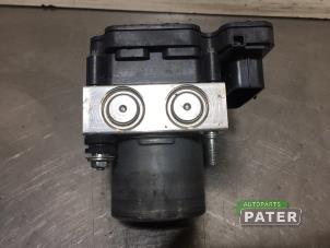 ABS Pomp van een Volkswagen Polo V (6R) 1.4 TDI DPF BlueMotion technology 2015