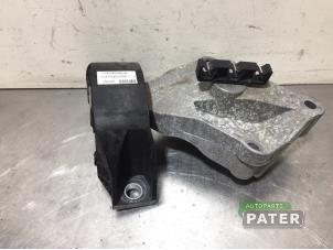 Gebruikte Motorsteun Renault Clio IV Estate/Grandtour (7R) 0.9 Energy TCE 12V Prijs € 42,00 Margeregeling aangeboden door Autoparts Pater