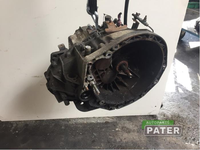 Gebruikte Versnellingsbak Opel Vivaro 1.9 DI Prijs € 317,63 Inclusief btw aangeboden door Autoparts Pater