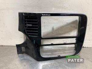 Gebruikte Dashboard deel Mitsubishi Outlander (GF/GG) 2.0 16V PHEV 4x4 Prijs € 42,00 Margeregeling aangeboden door Autoparts Pater