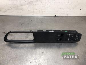 Gebruikte Ruit schakelaar elektrisch Renault Clio IV (5R) 1.5 dCi 90 FAP Prijs € 25,41 Inclusief btw aangeboden door Autoparts Pater