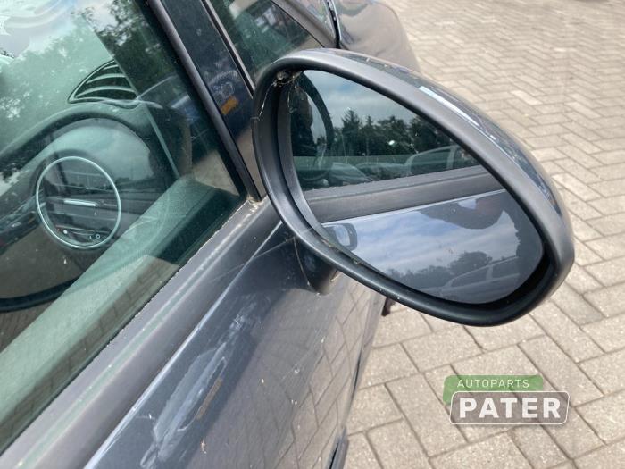 Spiegel Buiten rechts van een Fiat Punto III (199) 1.3 JTD Multijet 80 16V 2015