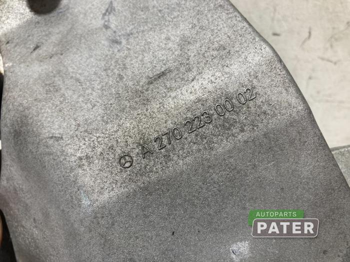 Motorsteun van een Mercedes-Benz A (W176) 1.6 A-200 16V 2013