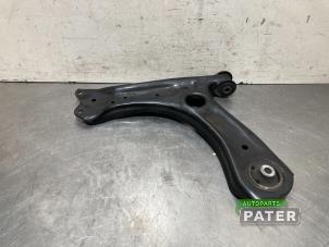 Gebruikte Triangel links-voor Skoda Fabia III Combi (NJ5) 1.0 12V Greentech Prijs € 26,25 Margeregeling aangeboden door Autoparts Pater