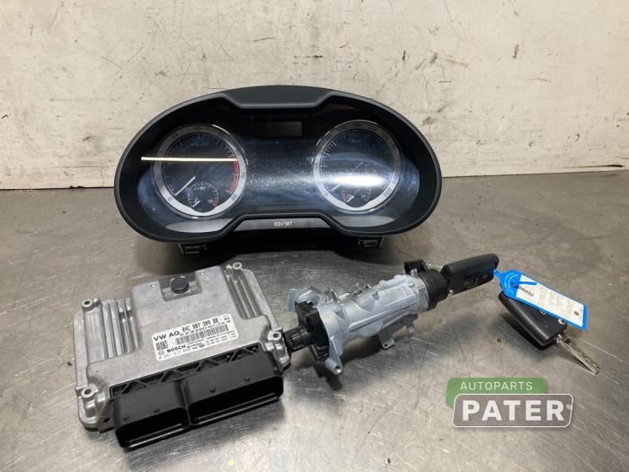 Gebruikte Kontaktslot + computer Skoda Octavia Combi (5EAC) 1.0 TSI 12V Prijs € 367,50 Margeregeling aangeboden door Autoparts Pater