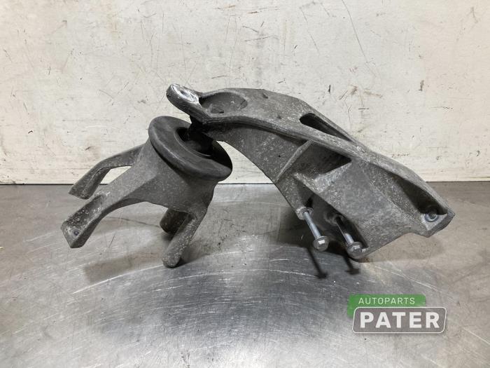 Gebruikte Motorsteun Volkswagen Transporter/Caravelle T5 2.0 TDI DRF Prijs € 50,82 Inclusief btw aangeboden door Autoparts Pater