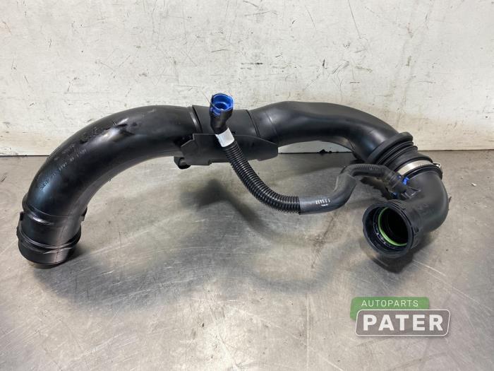 Gebruikte Intercooler Buis Ford Focus 4 Wagon 1.0 Ti-VCT EcoBoost 12V 125 Prijs € 26,25 Margeregeling aangeboden door Autoparts Pater