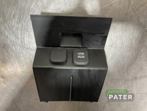 Gebruikte AUX/USB aansluiting Mazda CX-5 (KE,GH) 2.0 SkyActiv-G 16V 2WD Prijs € 31,50 Margeregeling aangeboden door Autoparts Pater