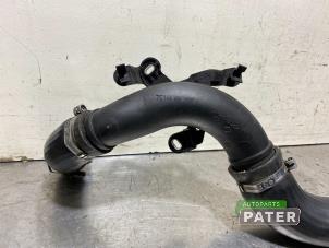 Intercooler Slang van een Renault Clio IV (5R) 0.9 Energy TCE 90 12V 2013