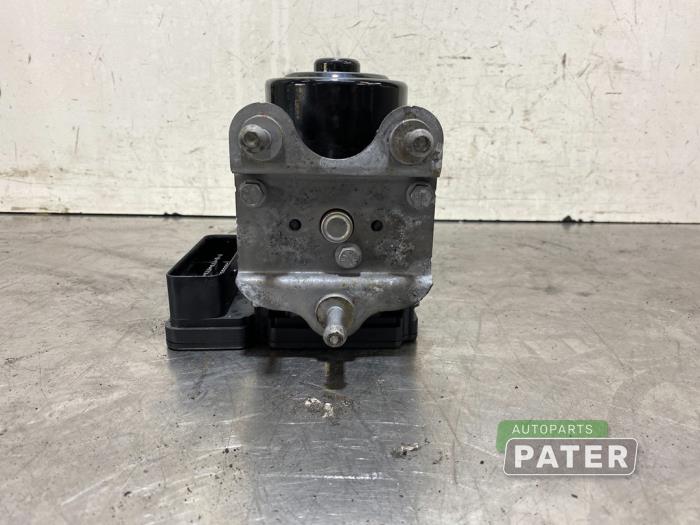 ABS Pomp van een Volkswagen Transporter/Caravelle T5 2.0 TDI DRF 2015