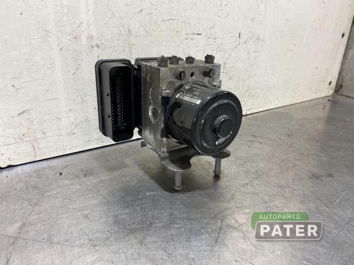 ABS Pomp van een Volkswagen Transporter/Caravelle T5 2.0 TDI DRF 2015