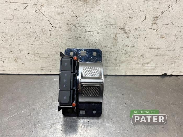 Gebruikte Selectiehendel automaat Peugeot 208 II (UB/UH/UP) e-208 50 kWh Prijs € 52,50 Margeregeling aangeboden door Autoparts Pater