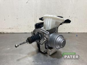 Gebruikte Rembekrachtiger Volvo XC60 II (UZ) 2.0 T8 16V Recharge, Twin Engine AWD Prijs € 262,50 Margeregeling aangeboden door Autoparts Pater