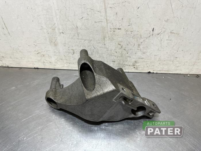 Gebruikte Motorrubber Opel Astra K Sports Tourer 1.0 Turbo 12V Prijs € 21,00 Margeregeling aangeboden door Autoparts Pater