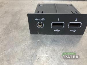 Gebruikte AUX/USB aansluiting Renault Zoé (AG) R135 Prijs € 26,25 Margeregeling aangeboden door Autoparts Pater