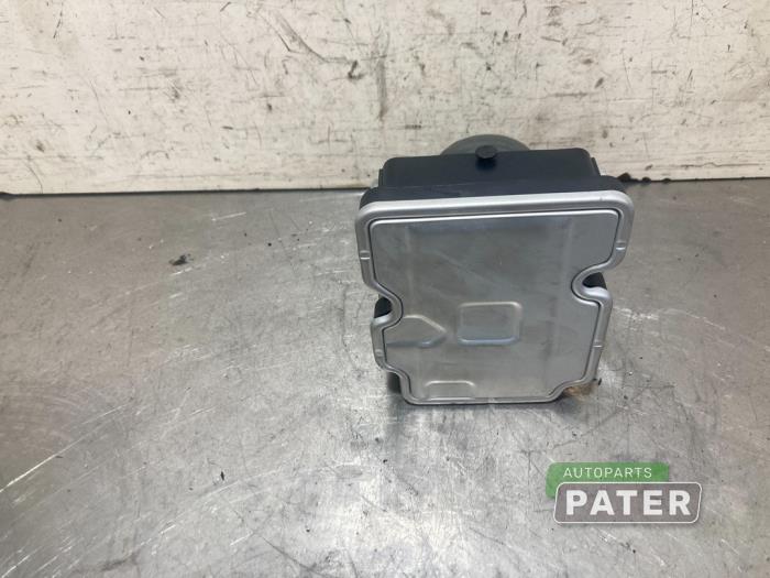 Gebruikte ABS Pomp Toyota Yaris IV (P21/PA1/PH1) 1.5 12V Hybrid Prijs € 157,50 Margeregeling aangeboden door Autoparts Pater