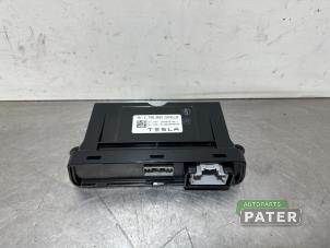 Gebruikte Handrem Computer Tesla Model X 75D Prijs € 52,50 Margeregeling aangeboden door Autoparts Pater