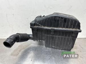 Gebruikte Luchtfilterhuis Peugeot 208 I (CA/CC/CK/CL) 1.2 Vti 12V PureTech 82 Prijs € 26,25 Margeregeling aangeboden door Autoparts Pater