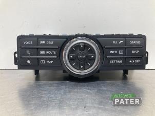 Gebruikte Navigatie bedienings paneel Nissan Pathfinder (R51) 2.5 dCi 16V 4x4 Prijs € 157,50 Margeregeling aangeboden door Autoparts Pater