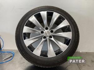 Gebruikte Velg + Band Tesla Model X EV AWD Prijs € 157,50 Margeregeling aangeboden door Autoparts Pater