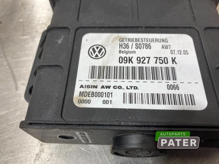 Computer Automatische Bak van een Volkswagen Transporter T5 2.5 TDi 2006