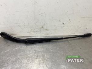 Gebruikte Ruitenwisserarm voor Mercedes B (W246) 1.5 B-180 CDI,d 16V Prijs € 15,75 Margeregeling aangeboden door Autoparts Pater