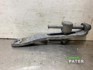 Gebruikte Dynamosteun boven Mitsubishi Space Star (A0) 1.0 12V Prijs € 15,75 Margeregeling aangeboden door Autoparts Pater