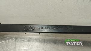 Gebruikte Ruitenwisserarm voor Audi Q3 (F3B) 1.4 45 TFSIe 16V Prijs € 31,50 Margeregeling aangeboden door Autoparts Pater