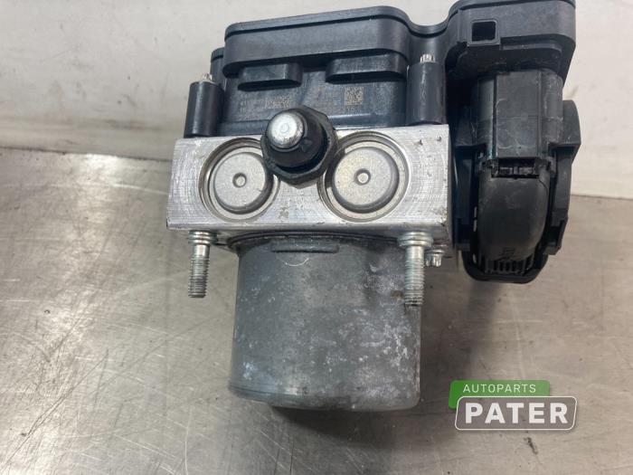 Gebruikte ABS Pomp Mazda CX-3 (DJ/DK) 1.5 Skyactiv D 105 16V Prijs € 68,25 Margeregeling aangeboden door Autoparts Pater