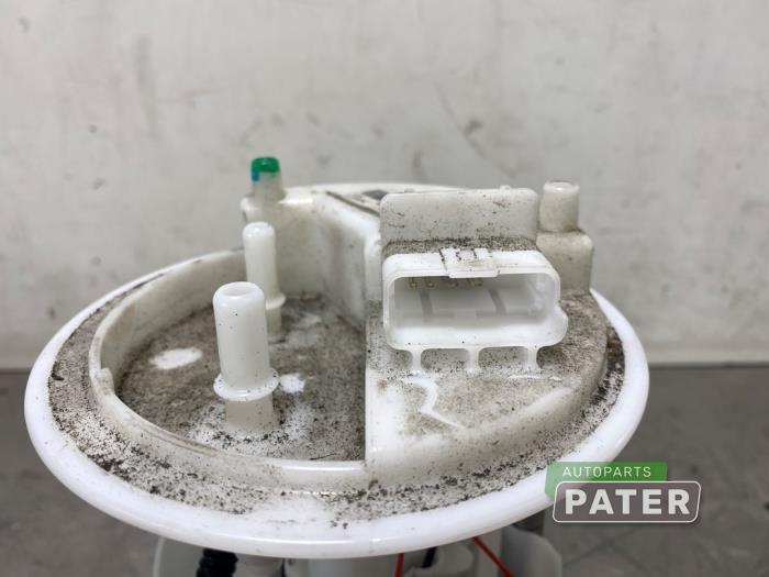 Benzinepomp van een Fiat Punto III (199) 0.9 TwinAir Turbo 100 2018